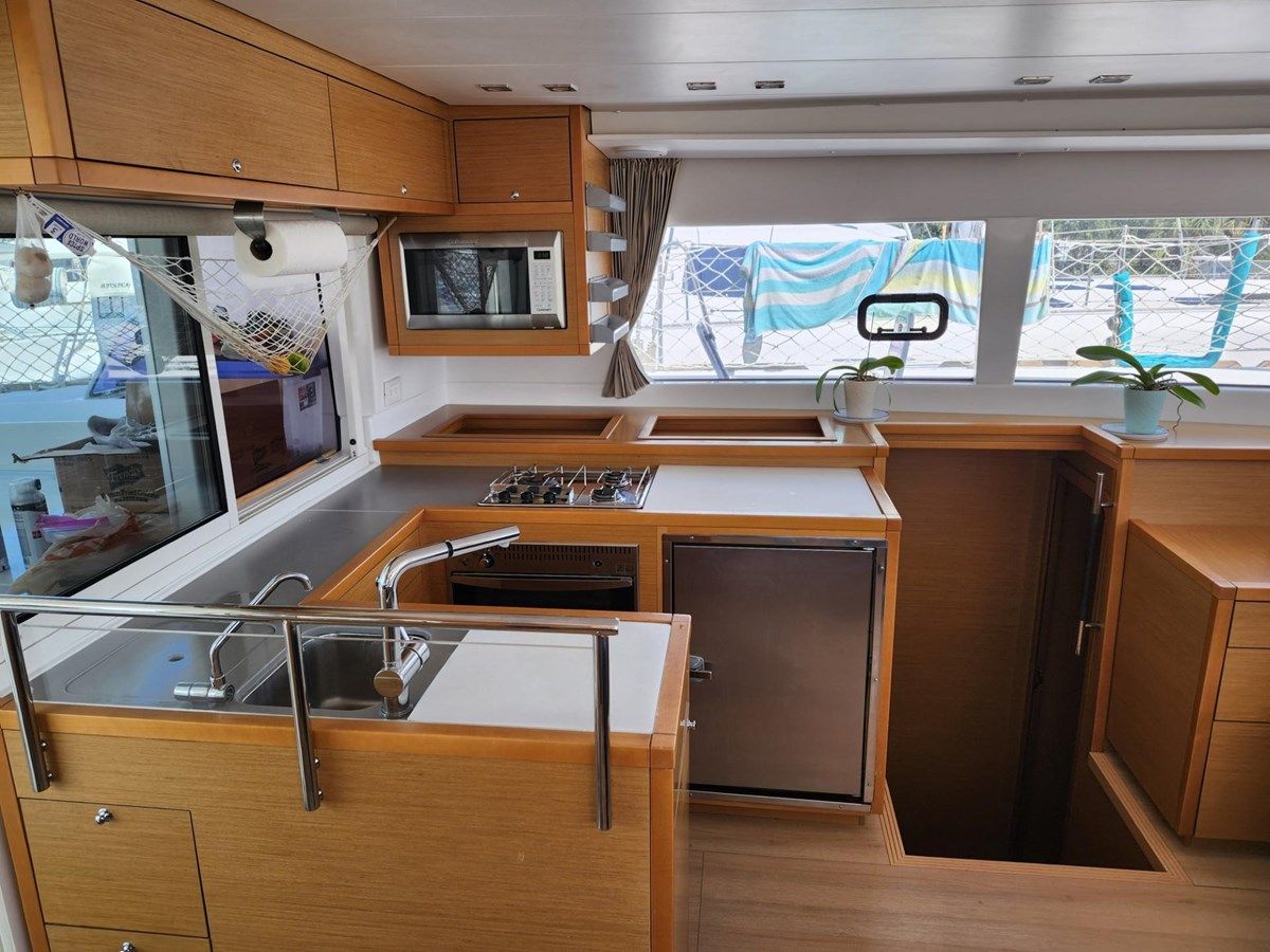 Buy a UNFETTERED 2015 at Shestakov Yacht Sales