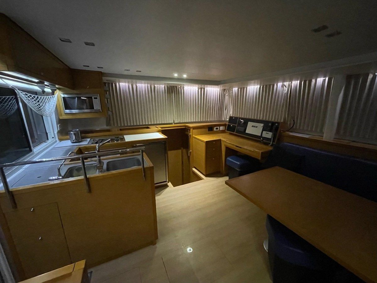 Buy a UNFETTERED  450F at Shestakov Yacht Sales