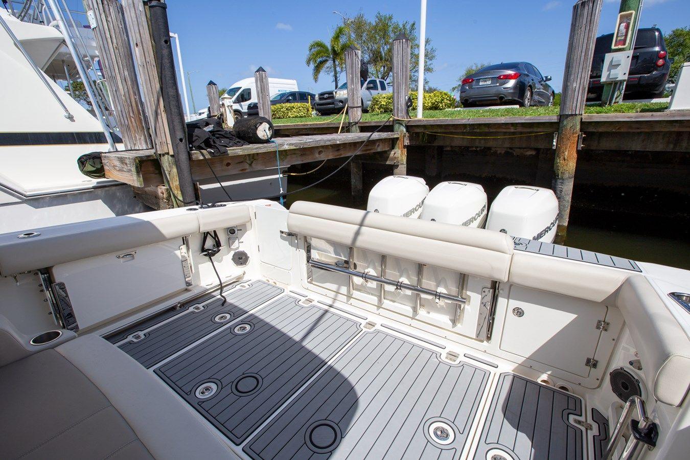 Стоимость яхты Moat-a-Boat'n - Boston Whaler