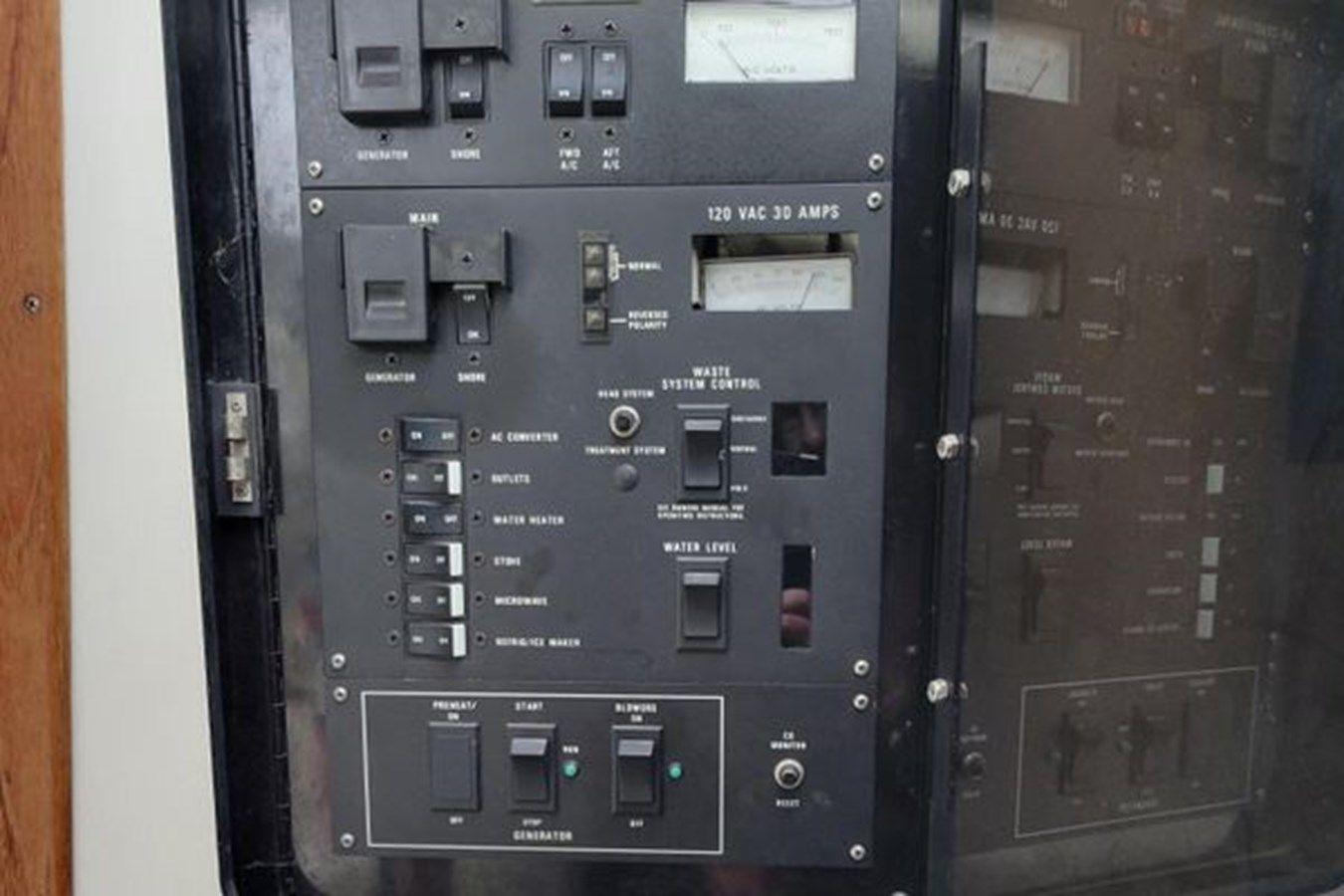 Buy a yacht Habit Forming II 350 Sundancer Express