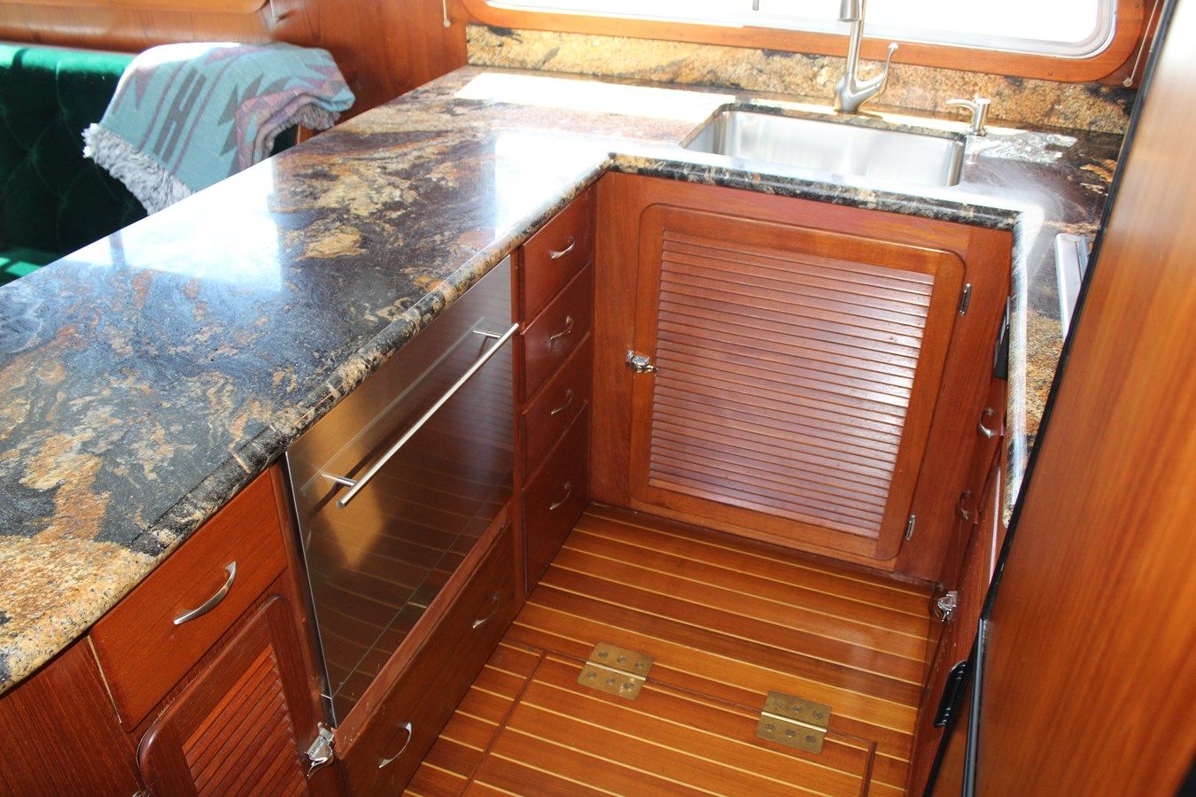 the best price on RED OCTOBER