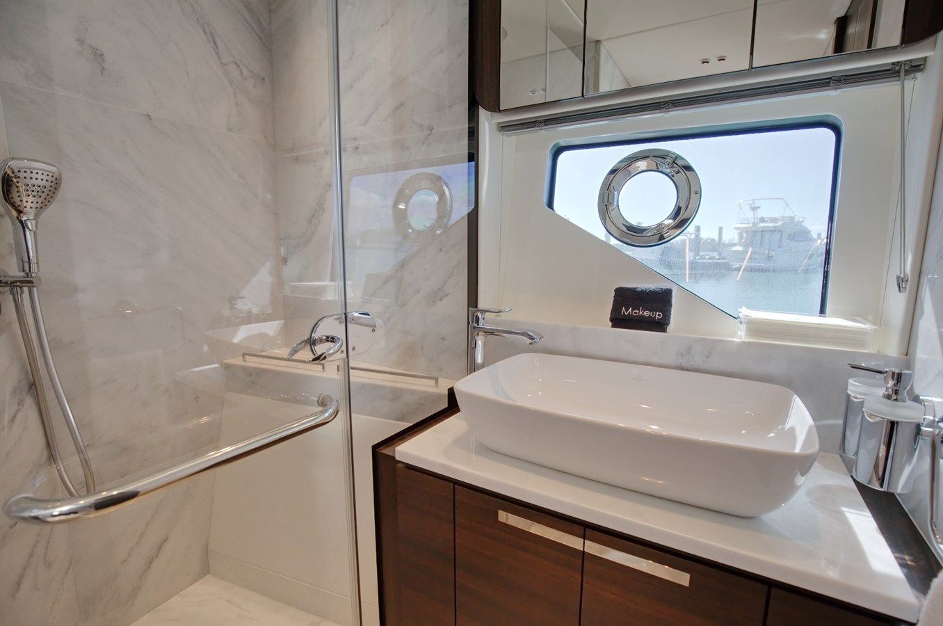 Стоимость яхты -