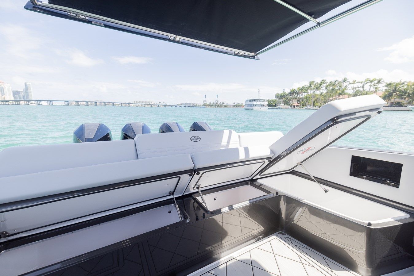 Buy a yacht Nighthawk 41 Nighthawk