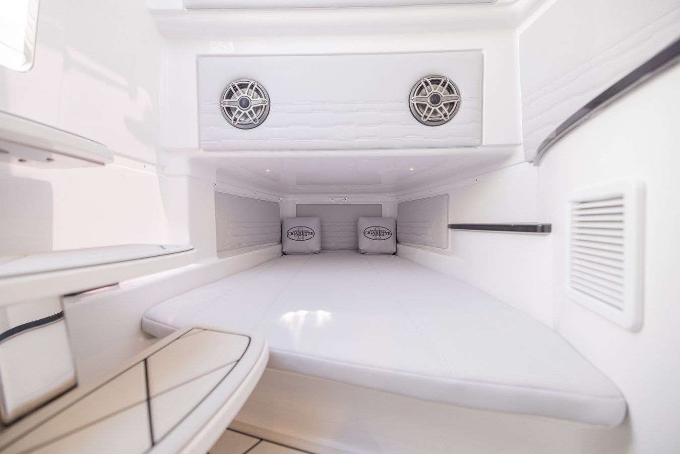 the best price on Nighthawk - Cigarette Racing