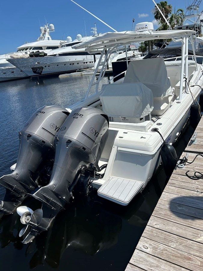 Buy a yacht 2008 Intrepid 32' Cuddy 2008