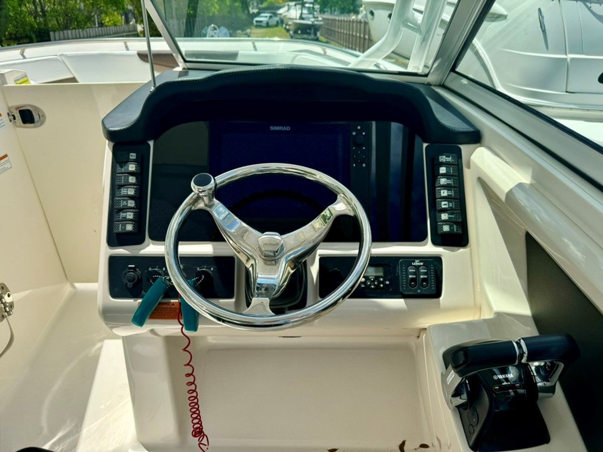 Buy a yacht - - ROBALO