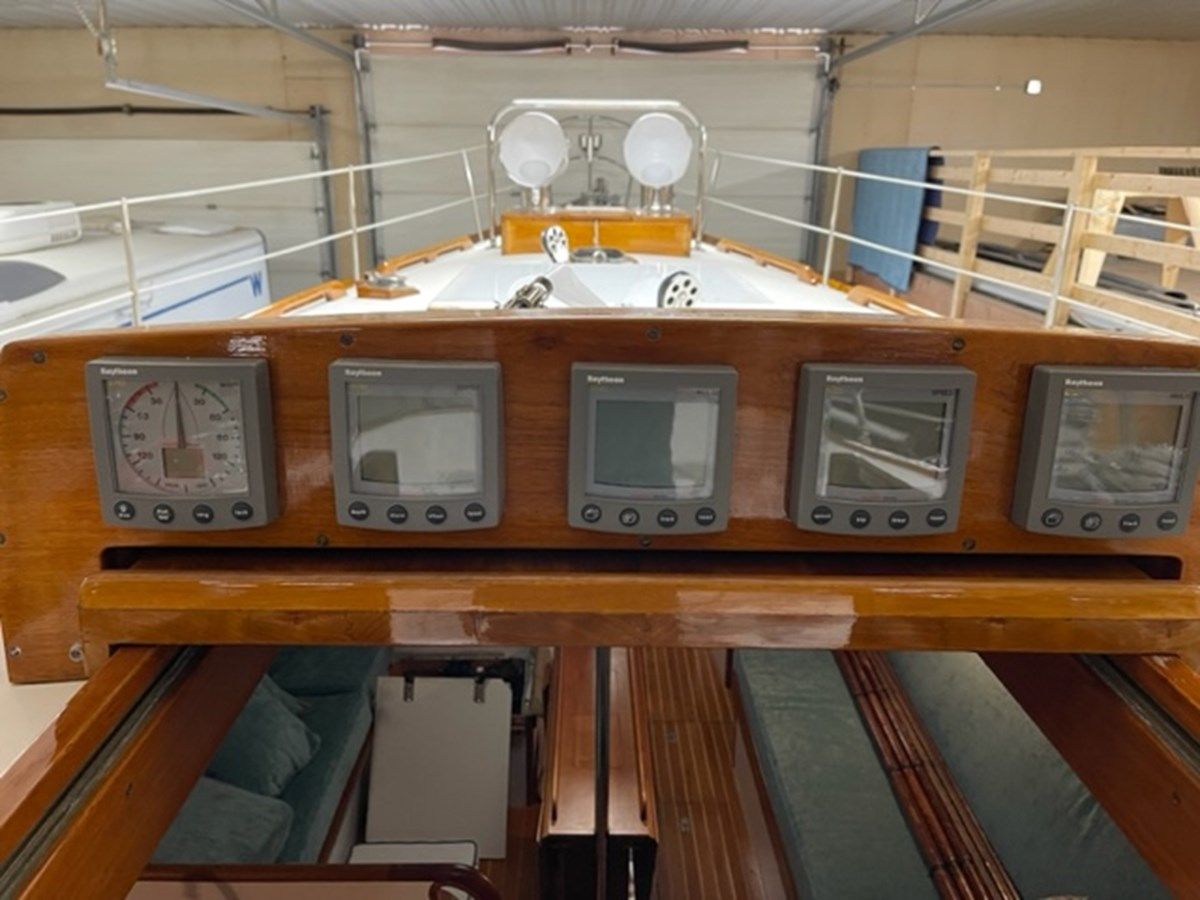Купить яхту TRILLIUM 1987 в Shestakov Yacht Sales