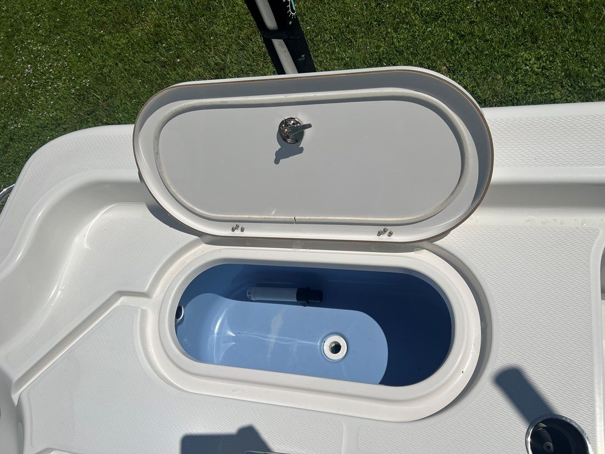 best yacht sales deals - 2800 Pure Hybrid