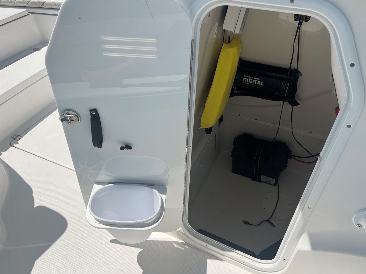 Buy a yacht - 2800 Pure Hybrid