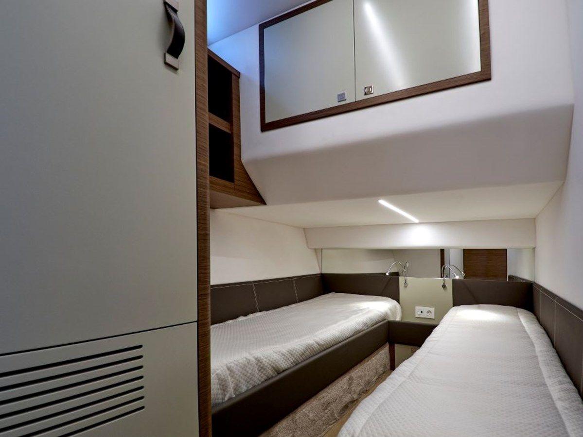 Купить яхту 1290 Fisher Pro 39 в Shestakov Yacht Sales