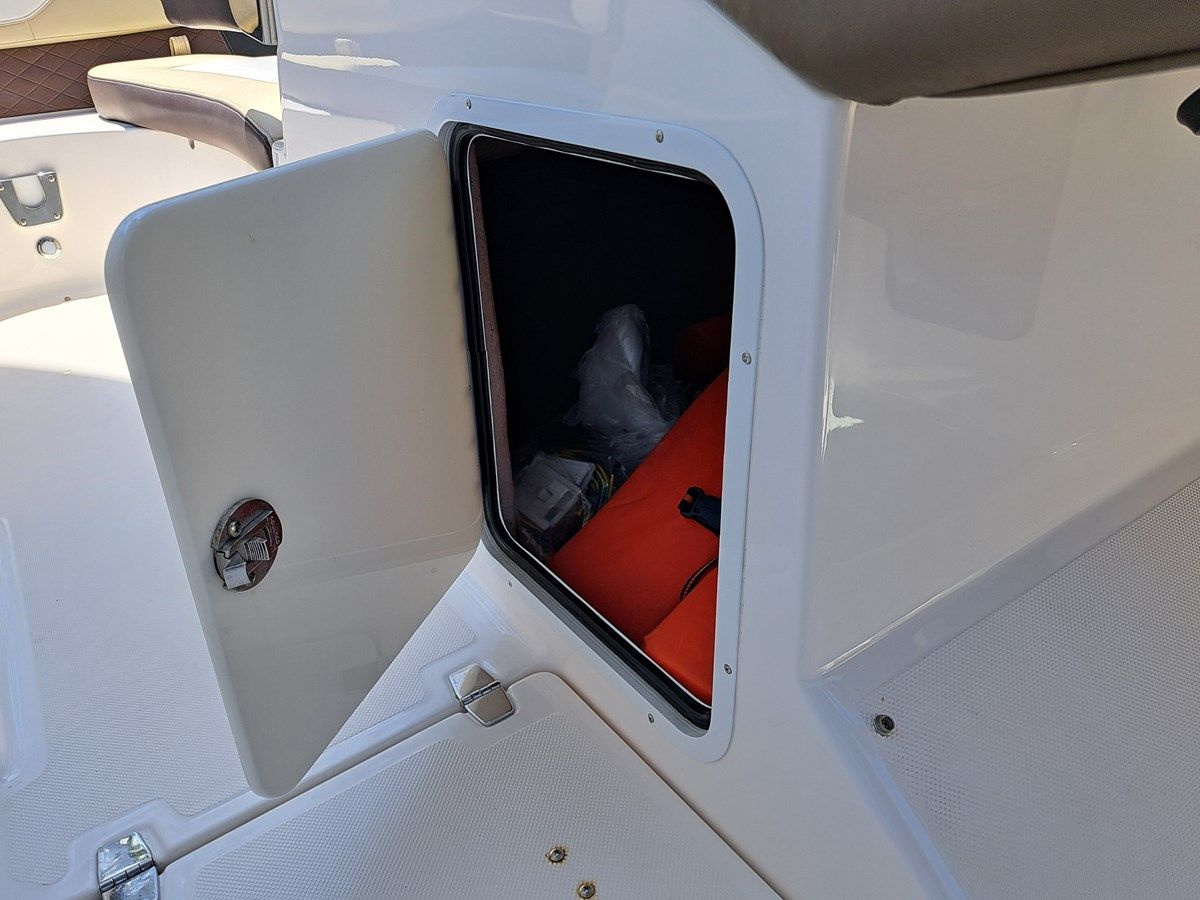 Купить яхту - - Regal в Shestakov Yacht Sales