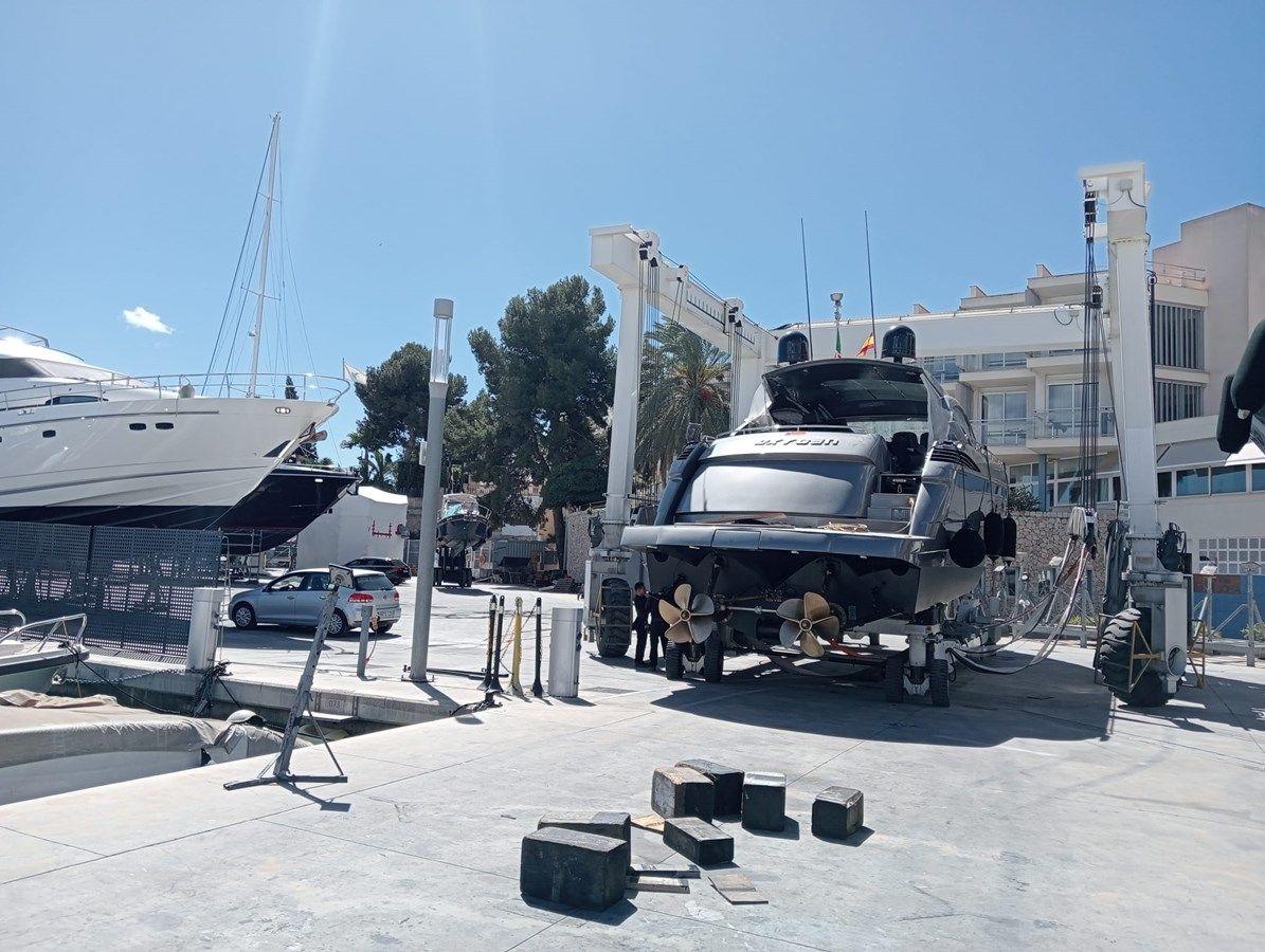 best yacht sales deals OXYGENE III 56