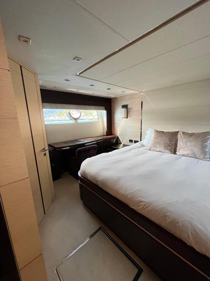 Buy a yacht Escape 2014