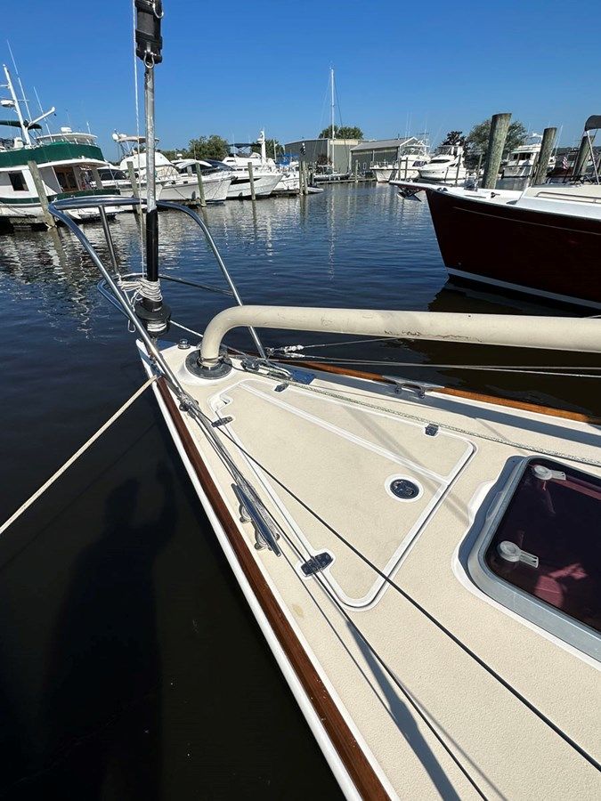 best yacht sales deals HERON 33