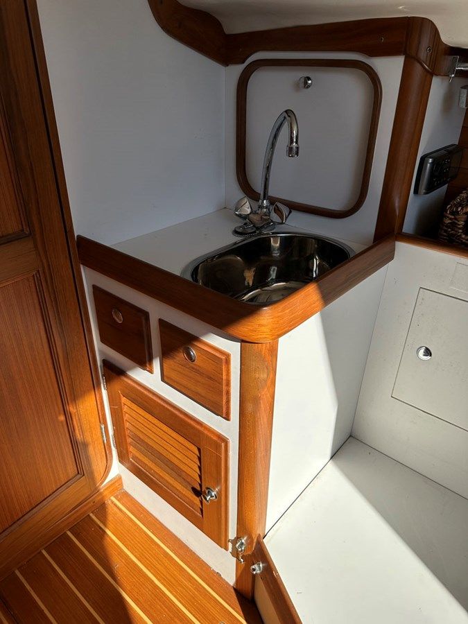 best yacht sales deals HERON - ALERION