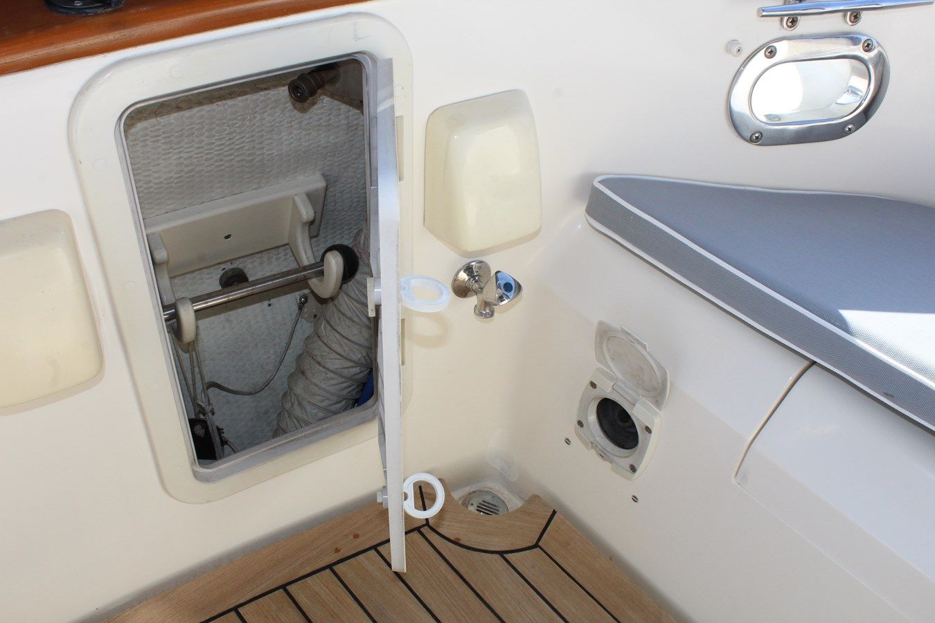 RED OCTOBER yacht sale