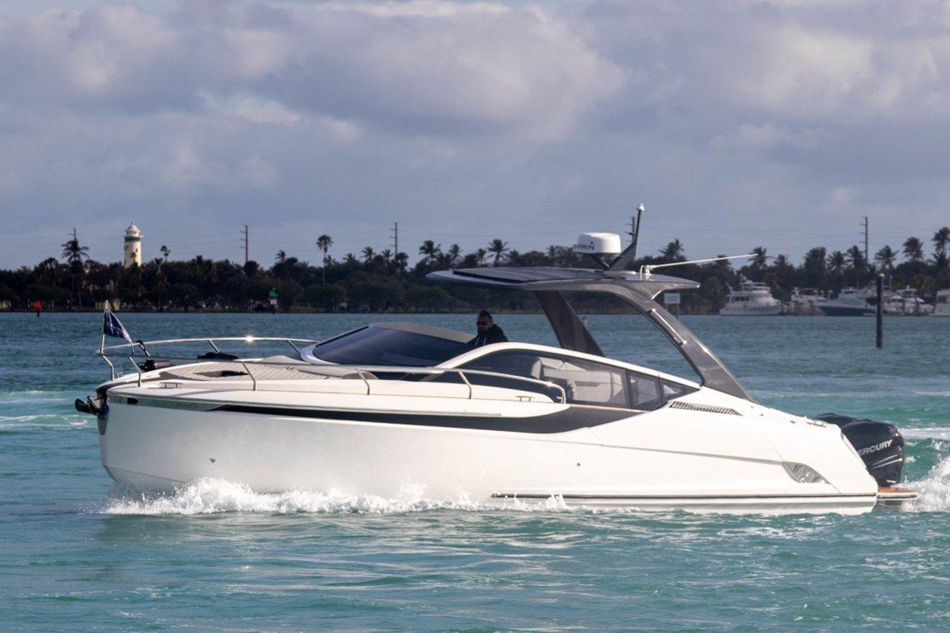 FLine 33 Outboard - Fairline