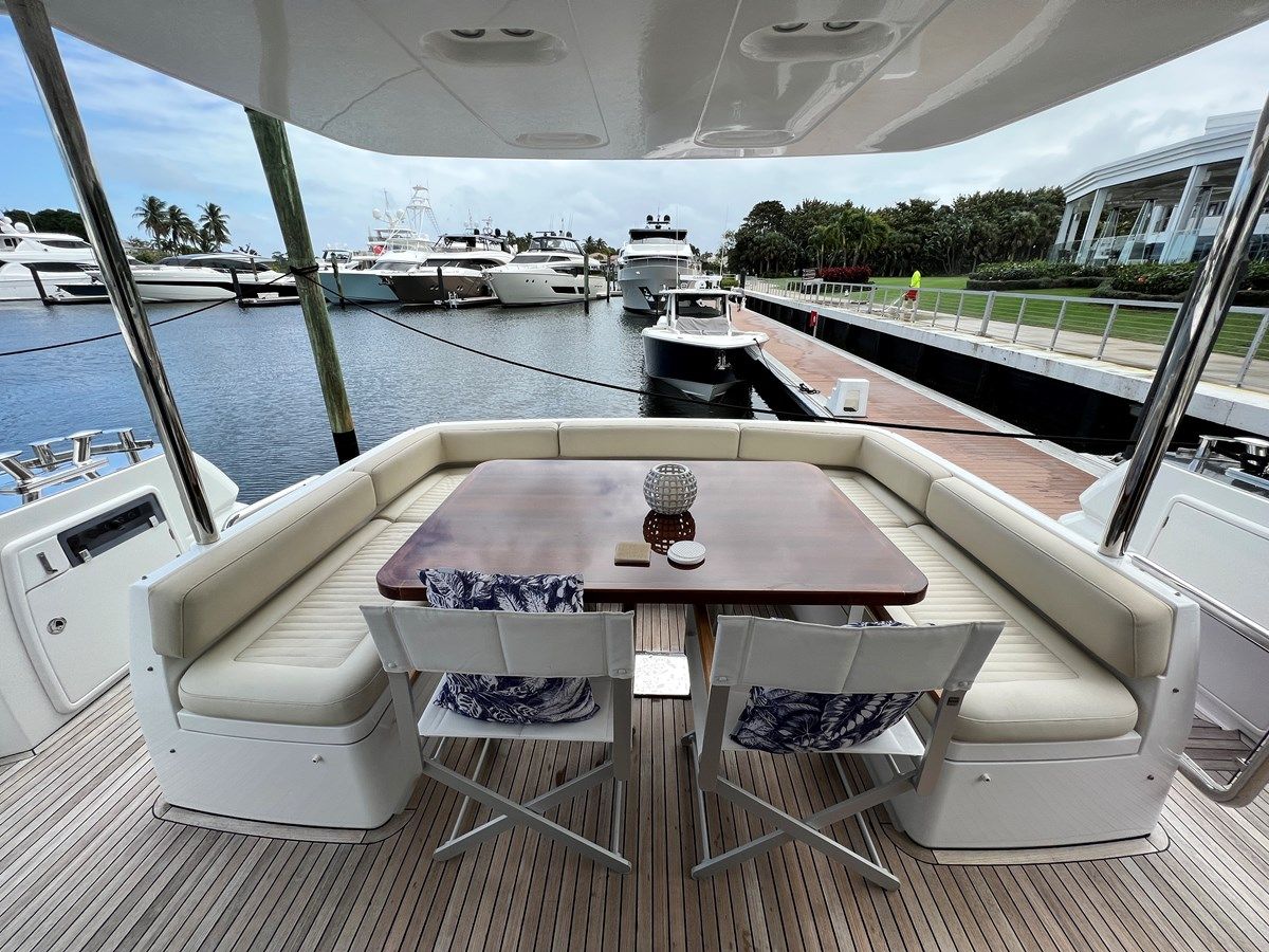 Buy a Pura Vida - Azimut Yachts at Shestakov Yacht Sales