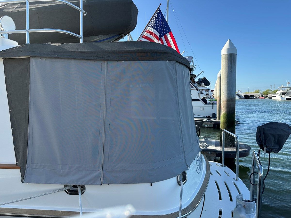 the best price on RED OCTOBER Cherubini Independence