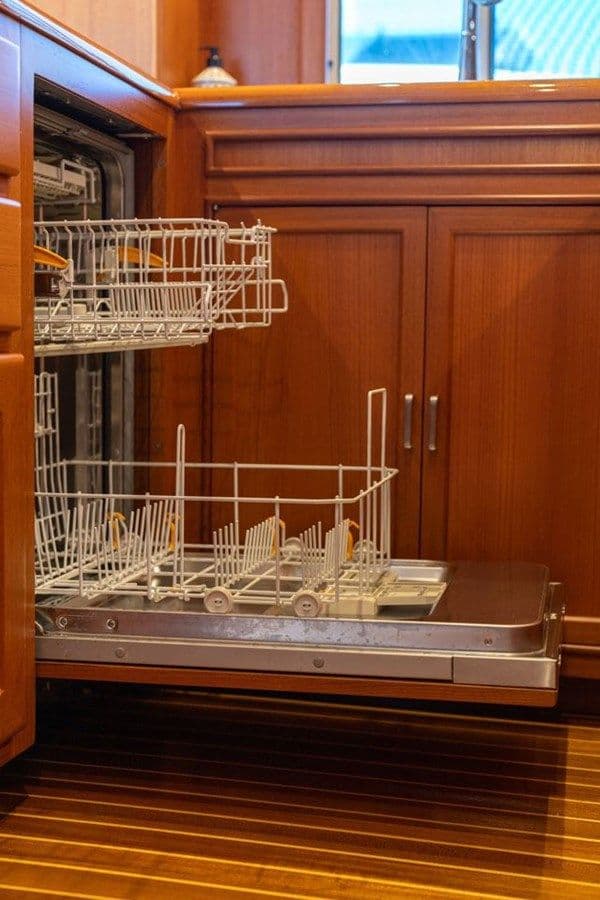 Buy a SARAH BELLE III Fleming 58 at Shestakov Yacht Sales