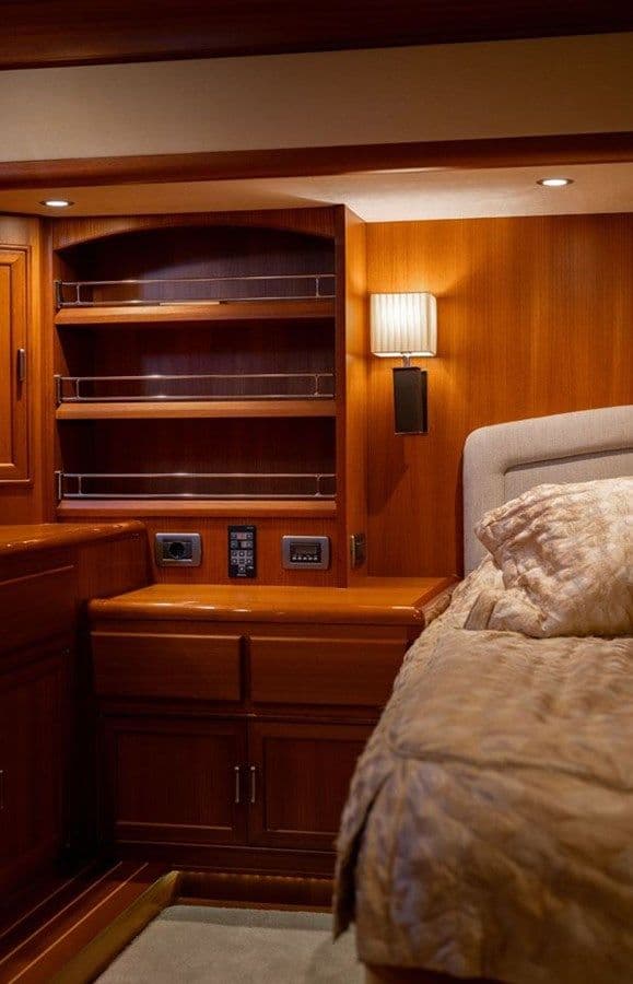 the best price on SARAH BELLE III 65