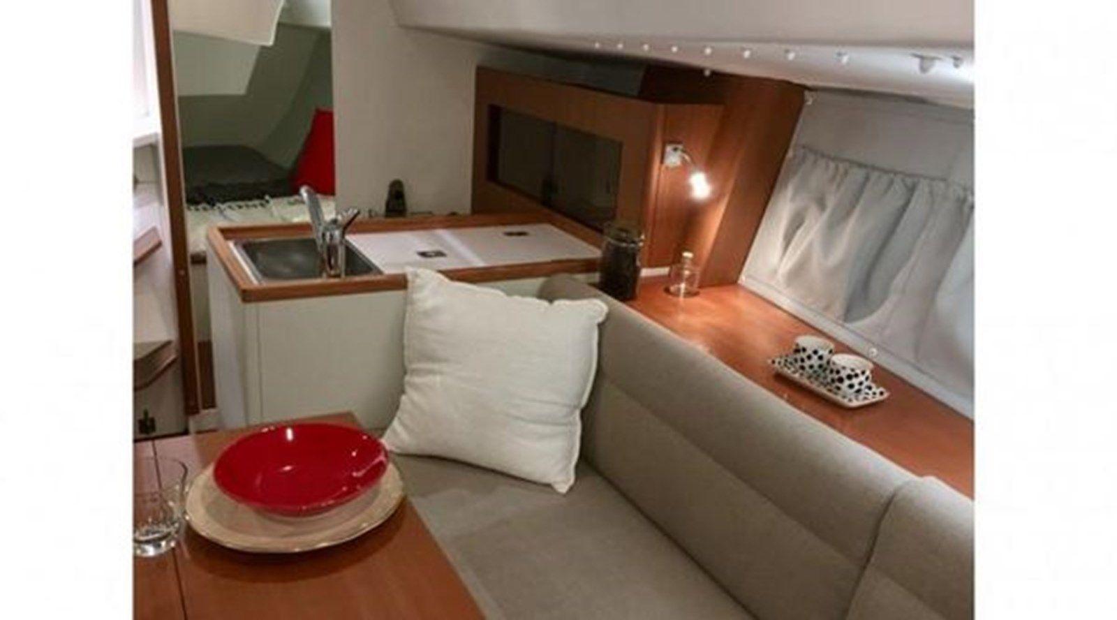 Buy a yacht Dash - J BOATS