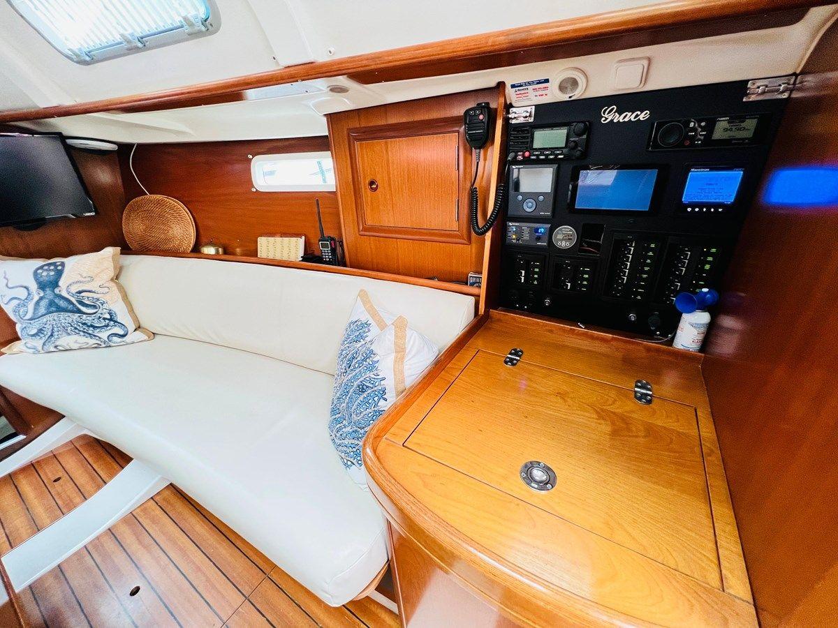 Buy a 2000 Beneteau 311 311 at Shestakov Yacht Sales
