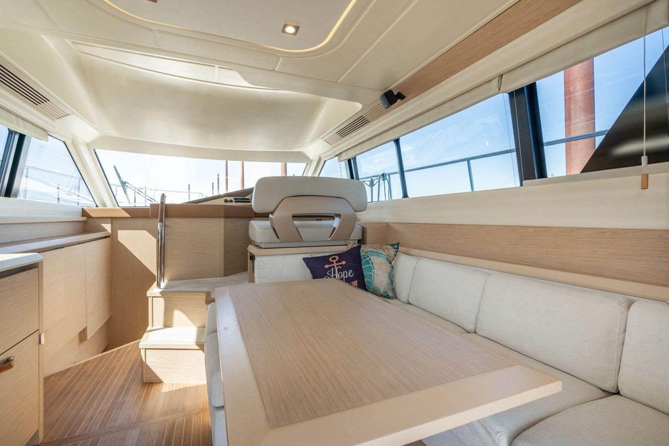 Buy a yacht 2018 Beneteau Monte Carlo MC4