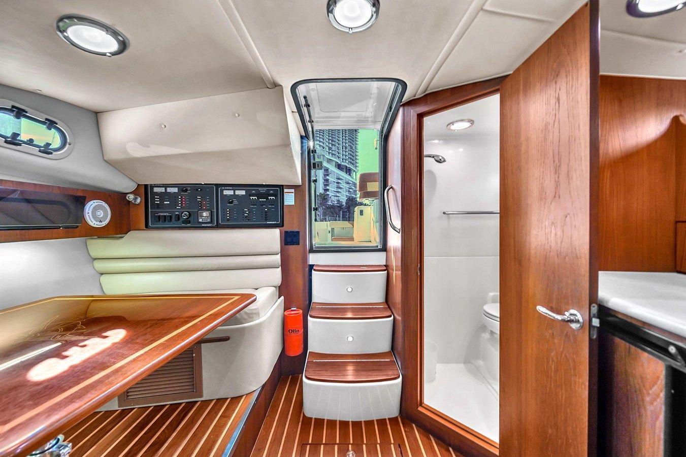 Купить яхту Pursuit 3400 Express 2002 в Shestakov Yacht Sales
