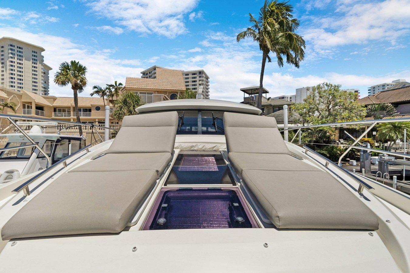 the best price on LUCKY ONE 2020