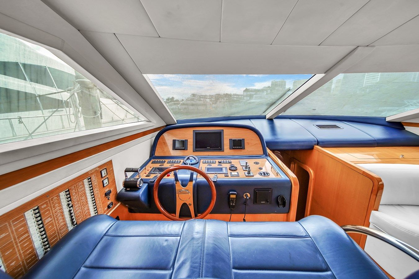 Buy a Uniesse 58 - UNIESSE at Shestakov Yacht Sales