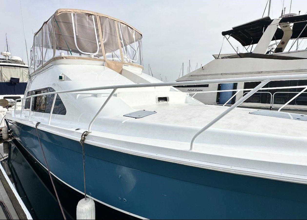 Buy a yacht 1993 Mainship 40 Sedan Bridge 1993