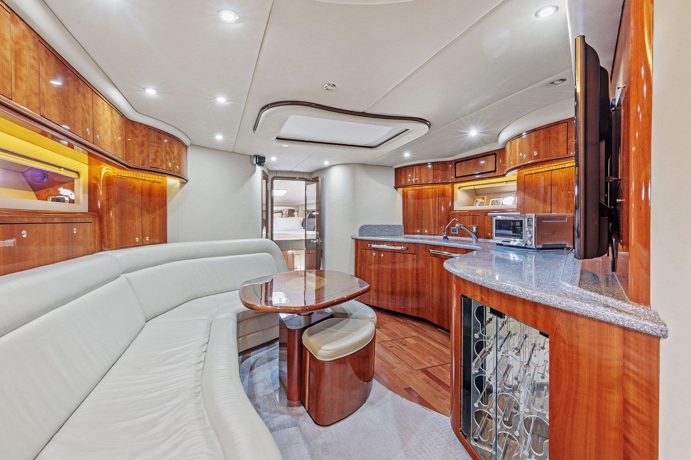 Купить яхту - 55 в Shestakov Yacht Sales