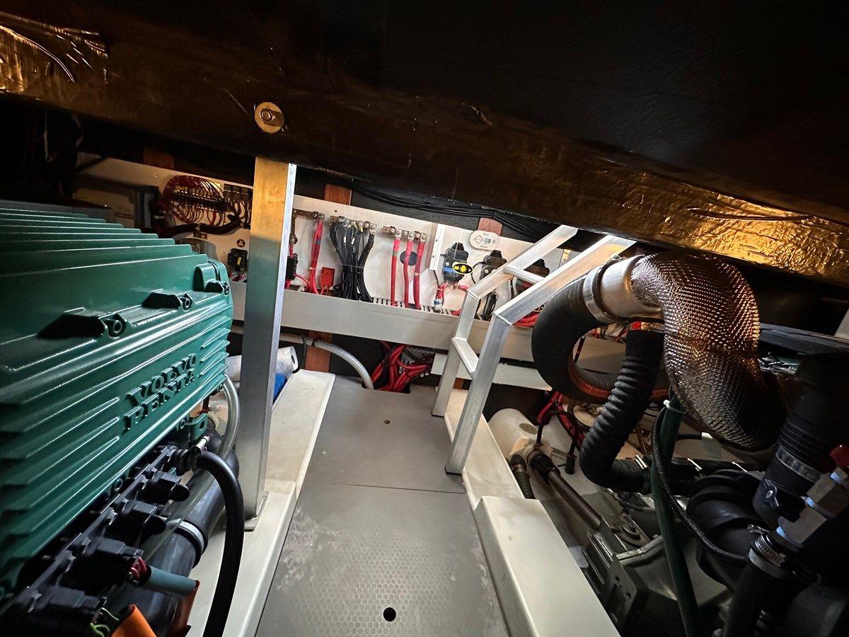 Купить яхту Beluga Swift Trawler 44 в Shestakov Yacht Sales