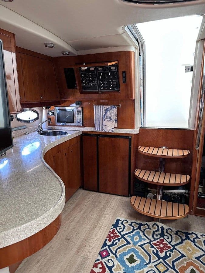 Buy a 2005 Regal Commodore 4260 44 at Shestakov Yacht Sales