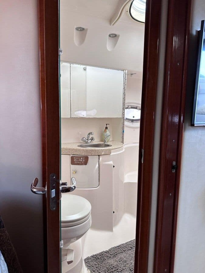 best yacht sales deals 2005 Regal Commodore 4260