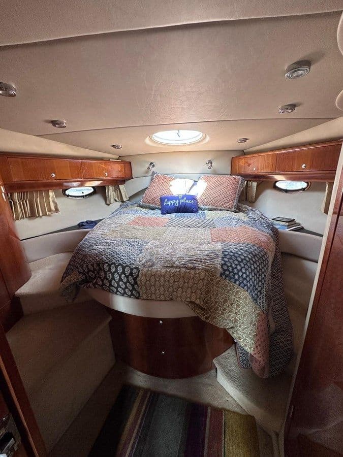 the best price on 2005 Regal Commodore 4260 2005