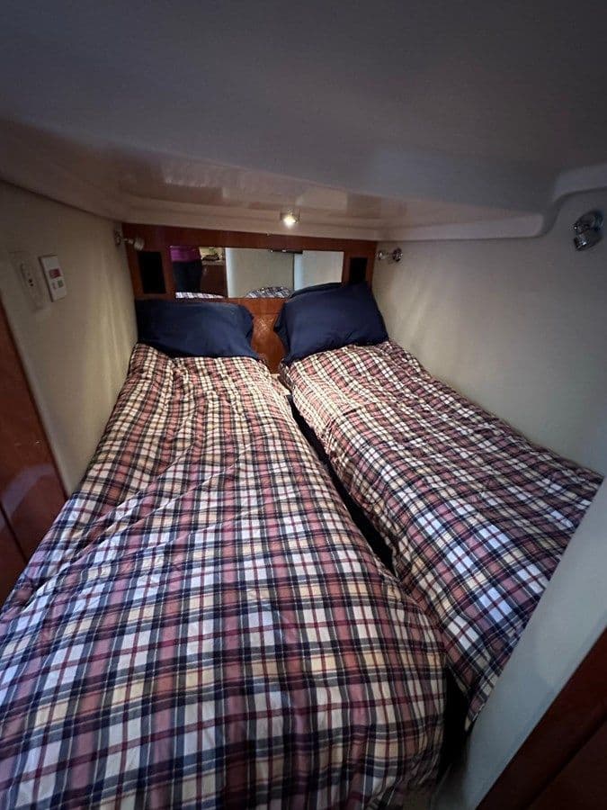 2005 Regal Commodore 4260 - Regal yacht sale