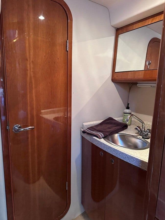 best yacht sales deals 2005 Regal Commodore 4260 Commodore 4260