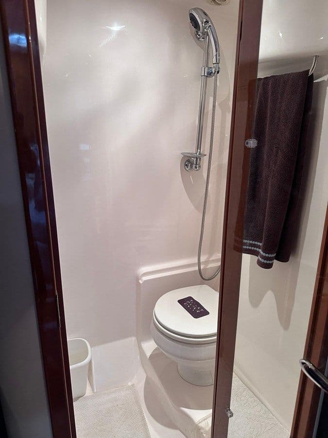 2005 Regal Commodore 4260 Commodore 4260 price