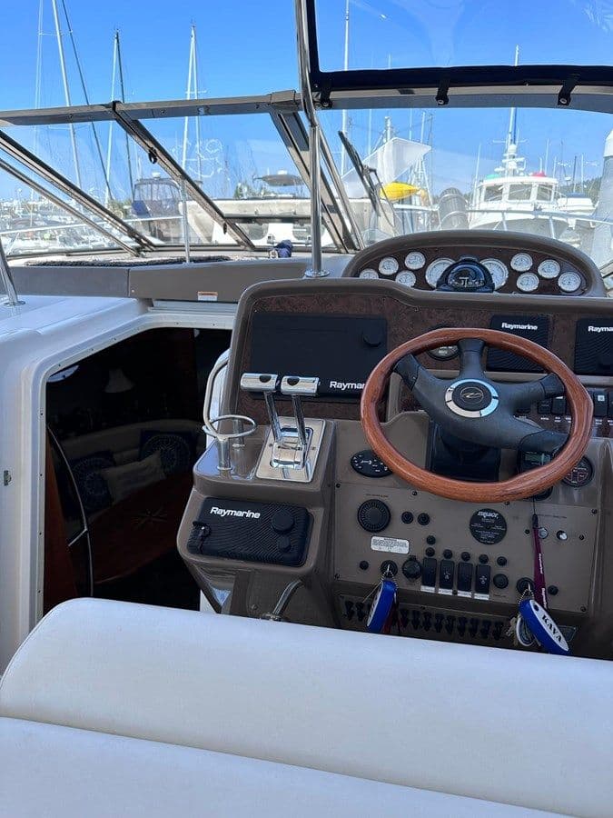 Buy a yacht 2005 Regal Commodore 4260 - Regal