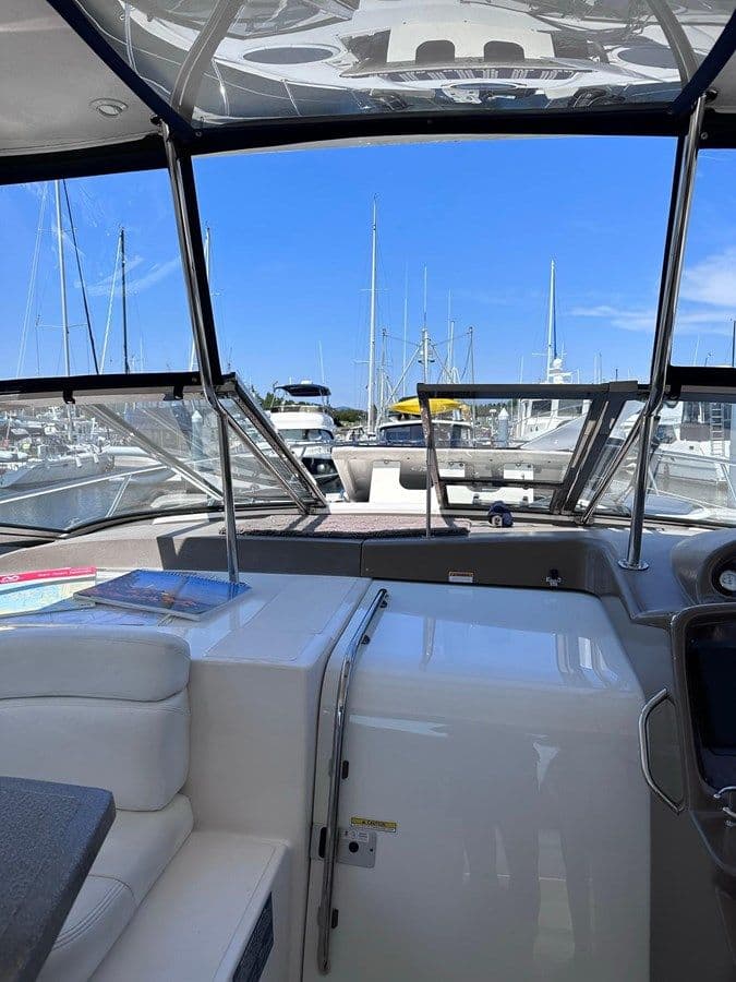 the best price on 2005 Regal Commodore 4260 - Regal