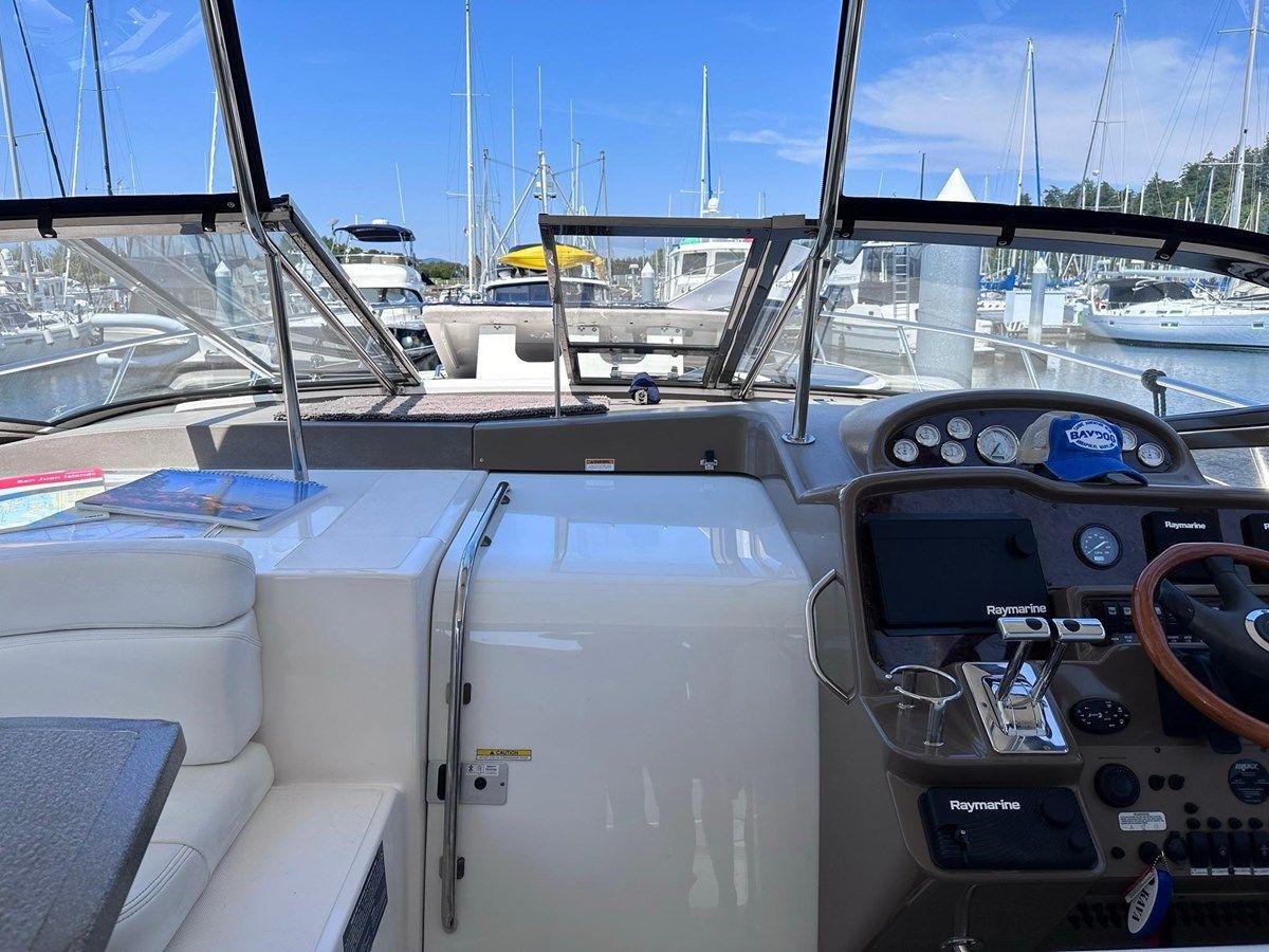 2005 Regal Commodore 4260