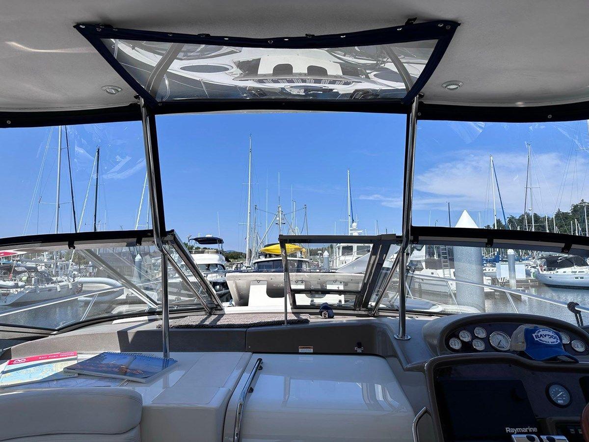 Buy a yacht 2005 Regal Commodore 4260 Commodore 4260