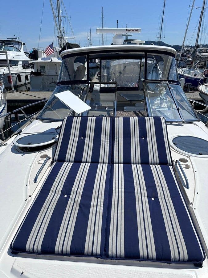 the best price on 2005 Regal Commodore 4260 Commodore 4260