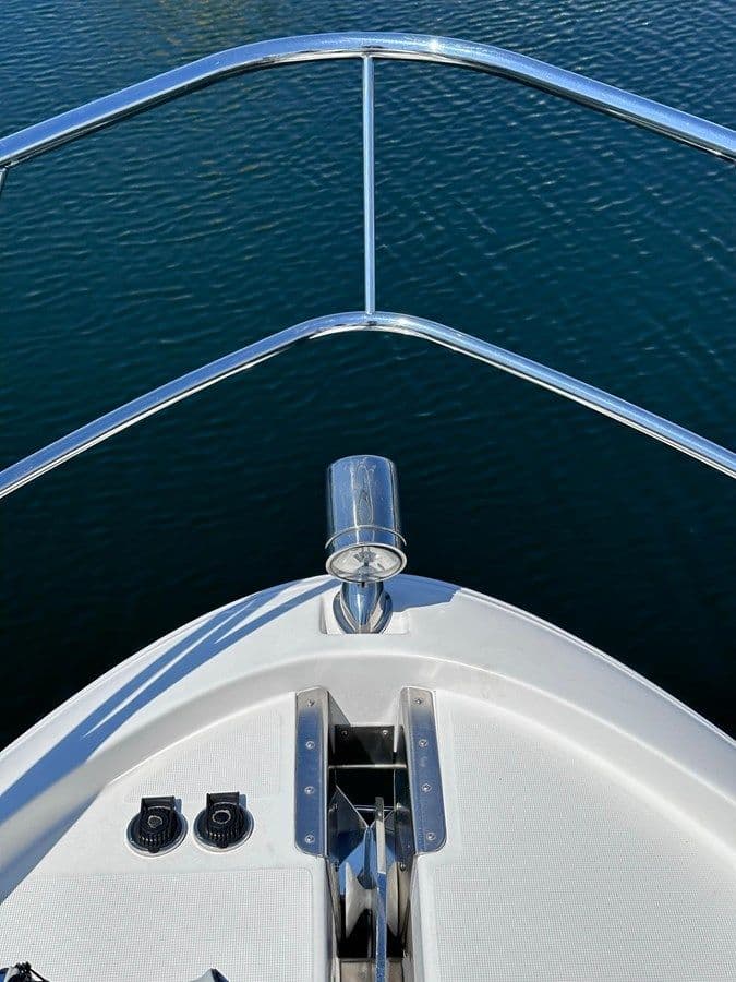 2005 Regal Commodore 4260 44 yacht sale