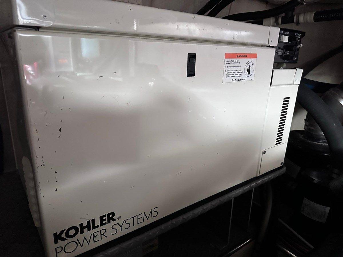 Buy a 2005 Regal Commodore 4260 2005 at Shestakov Yacht Sales