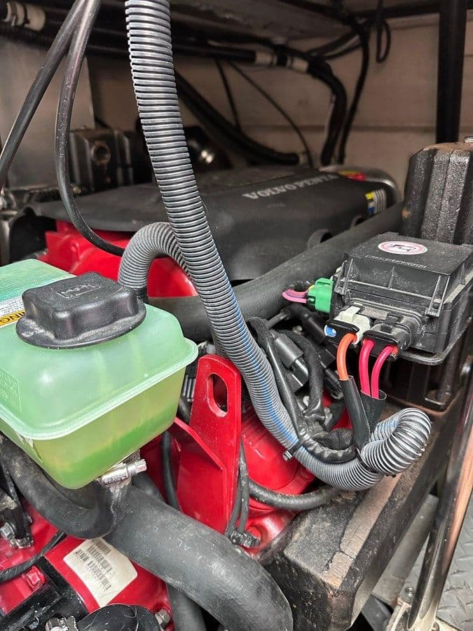 best yacht sales deals 2005 Regal Commodore 4260 2005