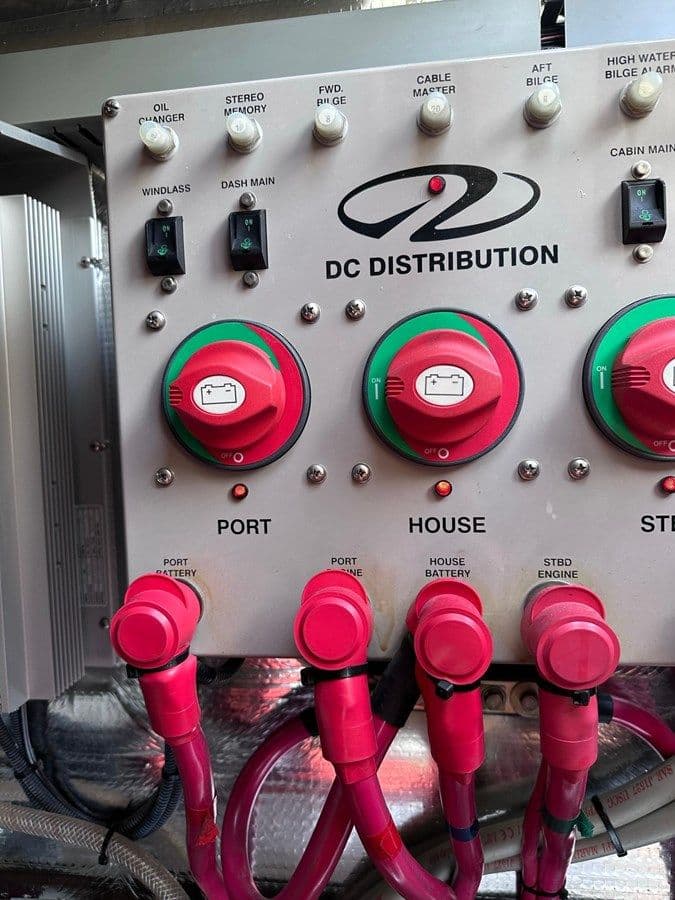 the best price on 2005 Regal Commodore 4260 44