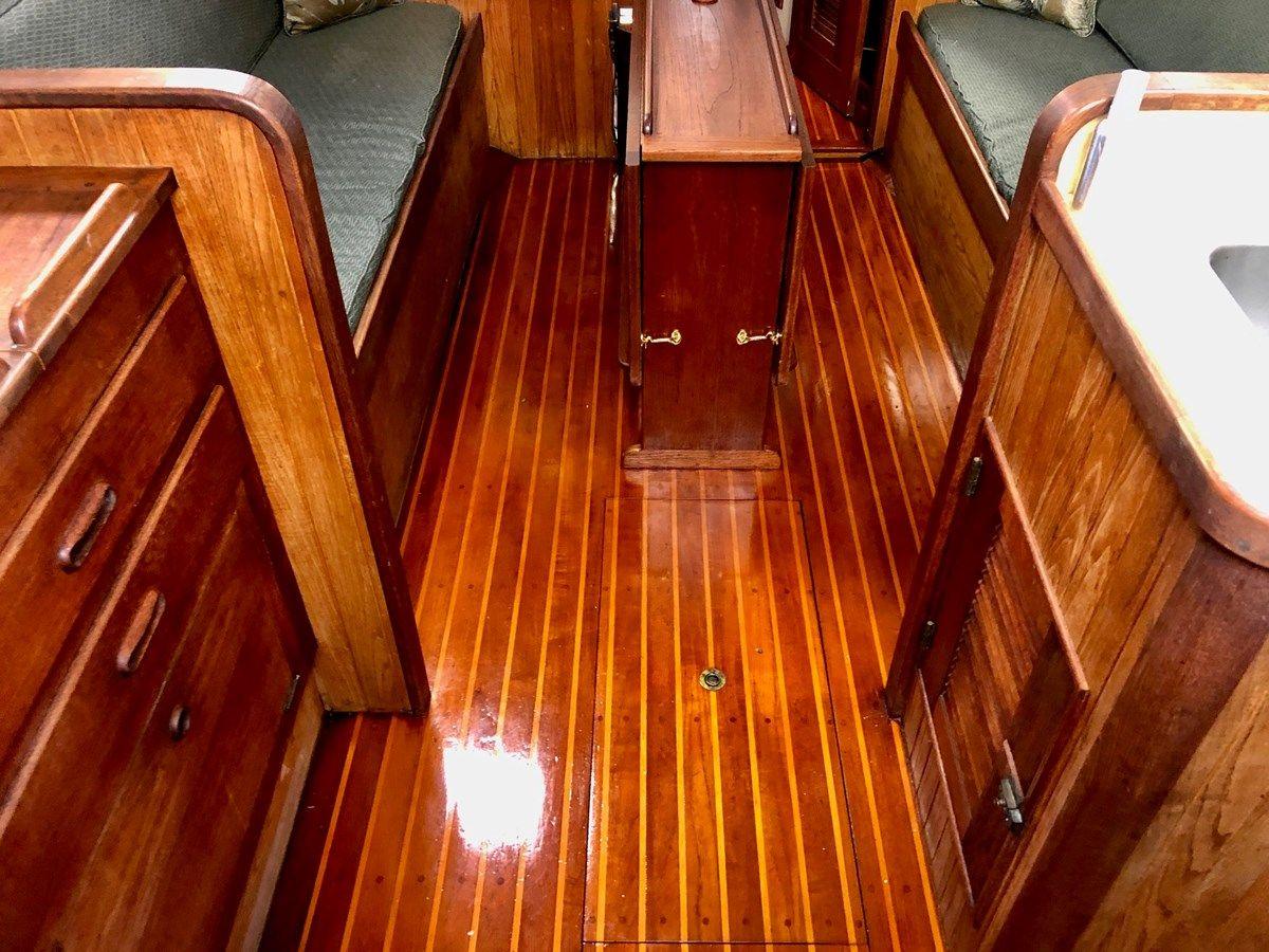 best yacht sales deals Voyager 1983